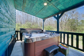 Broken Bow Cabin with Hot Tub, Fire Pit and Creek View